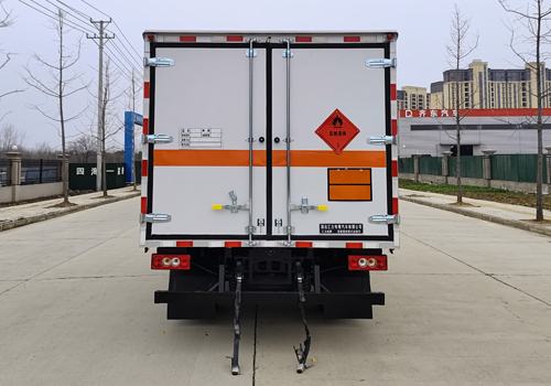 匯力威牌VVV5090XRYBJ6易燃液體廂式運(yùn)輸車(chē)公告圖片