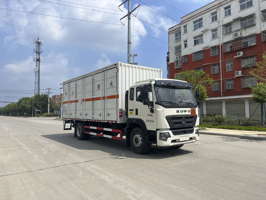 大力牌DLQ5181XDGZZ6毒性和感染性物品廂式運(yùn)輸車(chē)