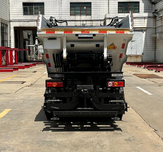 福田牌BJ5032ZZZEV-H2純電動(dòng)自裝卸式垃圾車公告圖片