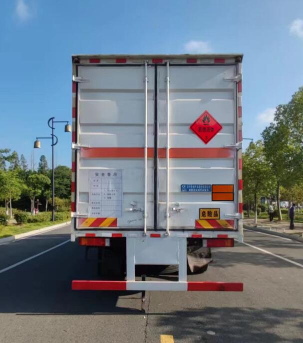 程力威牌CLW5320XRYCDP易燃液體廂式運(yùn)輸車公告圖片