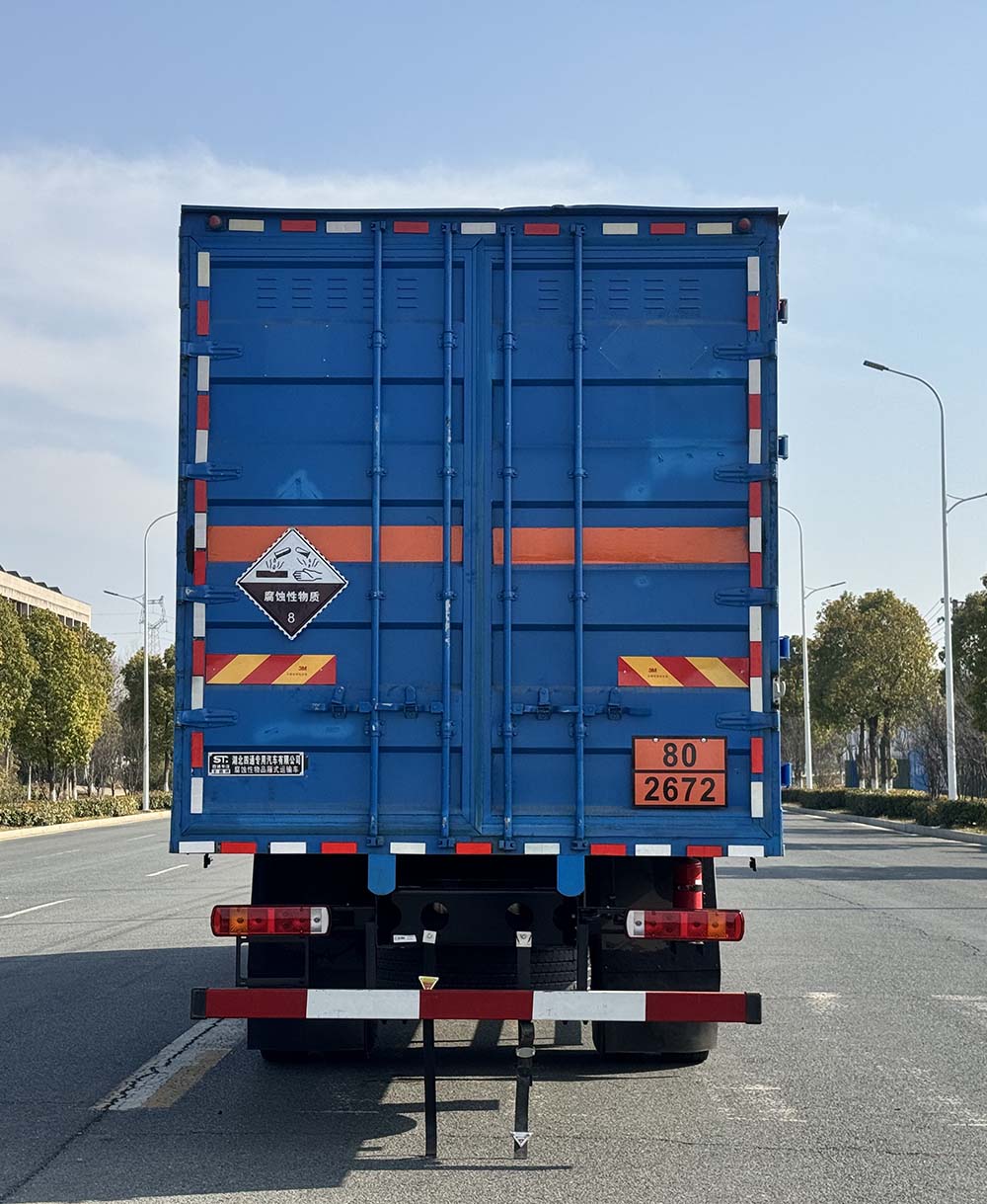豐霸牌STD5261XFWCA6腐蝕性物品廂式運(yùn)輸車公告圖片