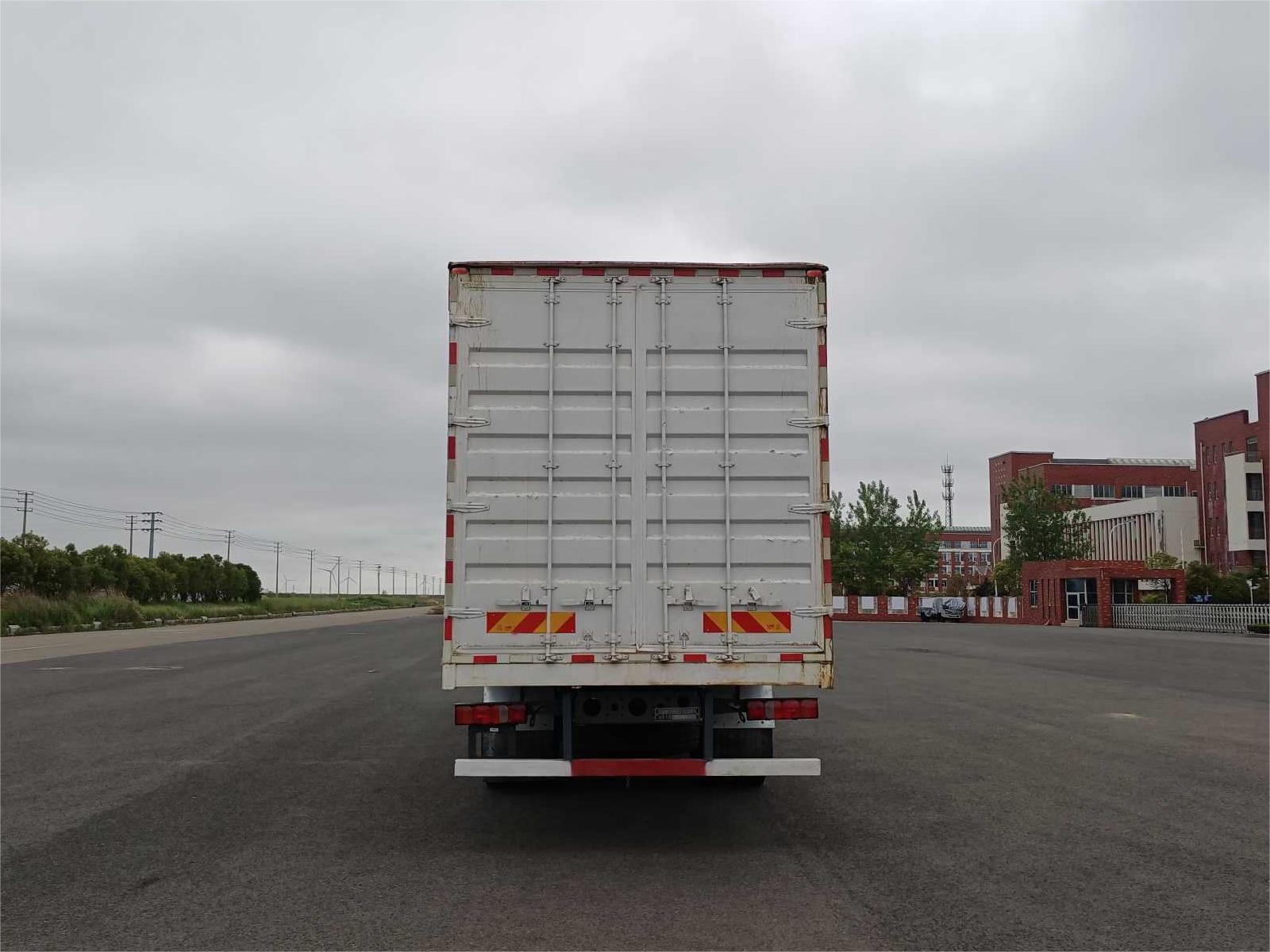 汕德卡牌ZZ5226XXYN56CGF1KP廂式運(yùn)輸車公告圖片