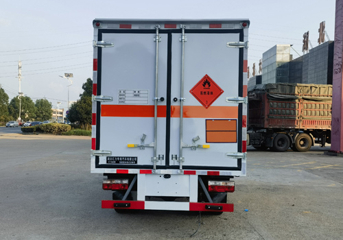 匯力威牌VVV5045XRYEQ6易燃液體廂式運輸車公告圖片