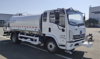 绿化喷洒车