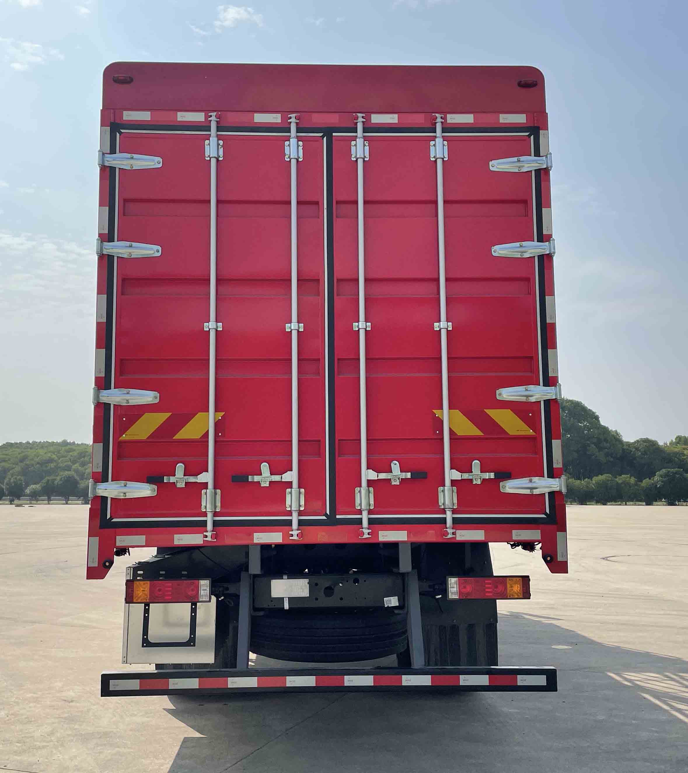 陜汽牌SX5169CCYLA501Q1-V倉柵式運(yùn)輸車公告圖片