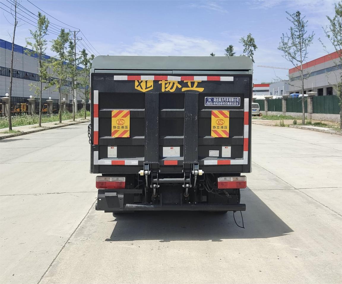 瑞力星牌RLQ5040XTYDBEV6純電動(dòng)密閉式桶裝垃圾車公告圖片