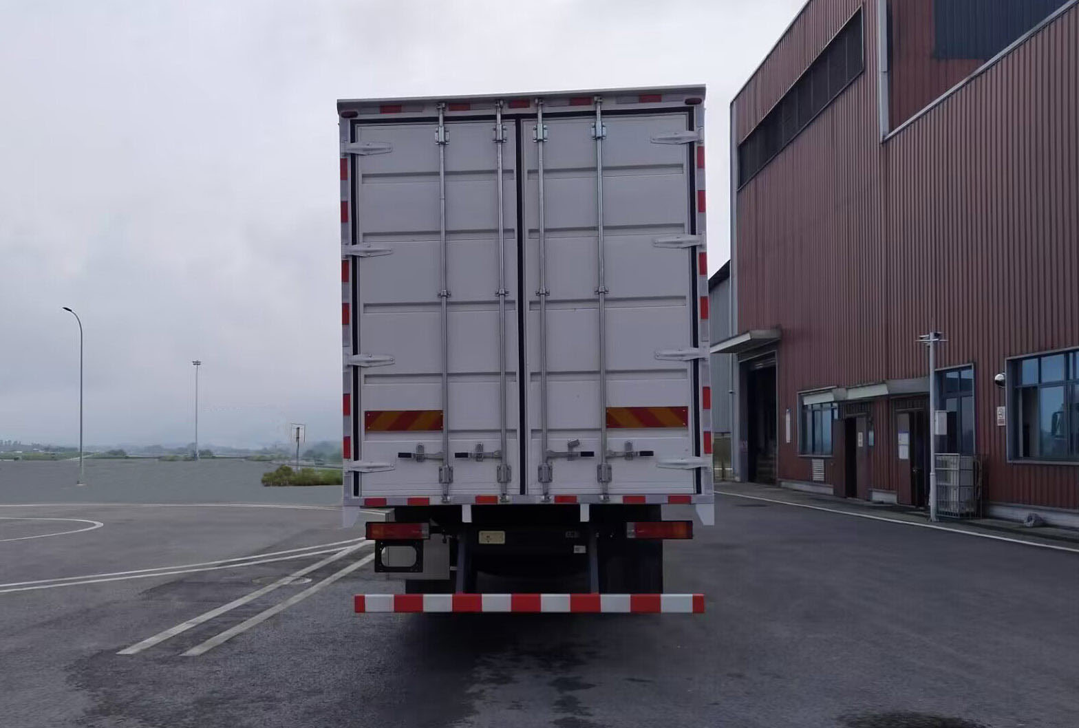 陜汽牌SX5189XXYVB7212廂式運輸車公告圖片