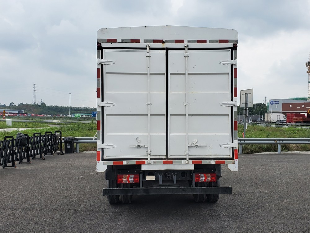 陜汽牌SX5046CCYNP6341倉柵式運輸車公告圖片