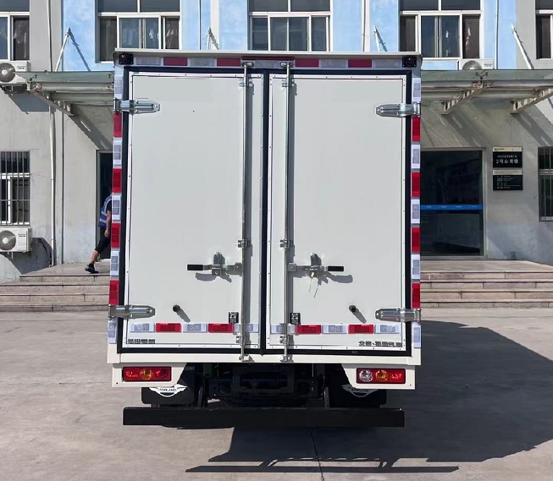 福田牌BJ5035XXY3JV5-27廂式運輸車公告圖片