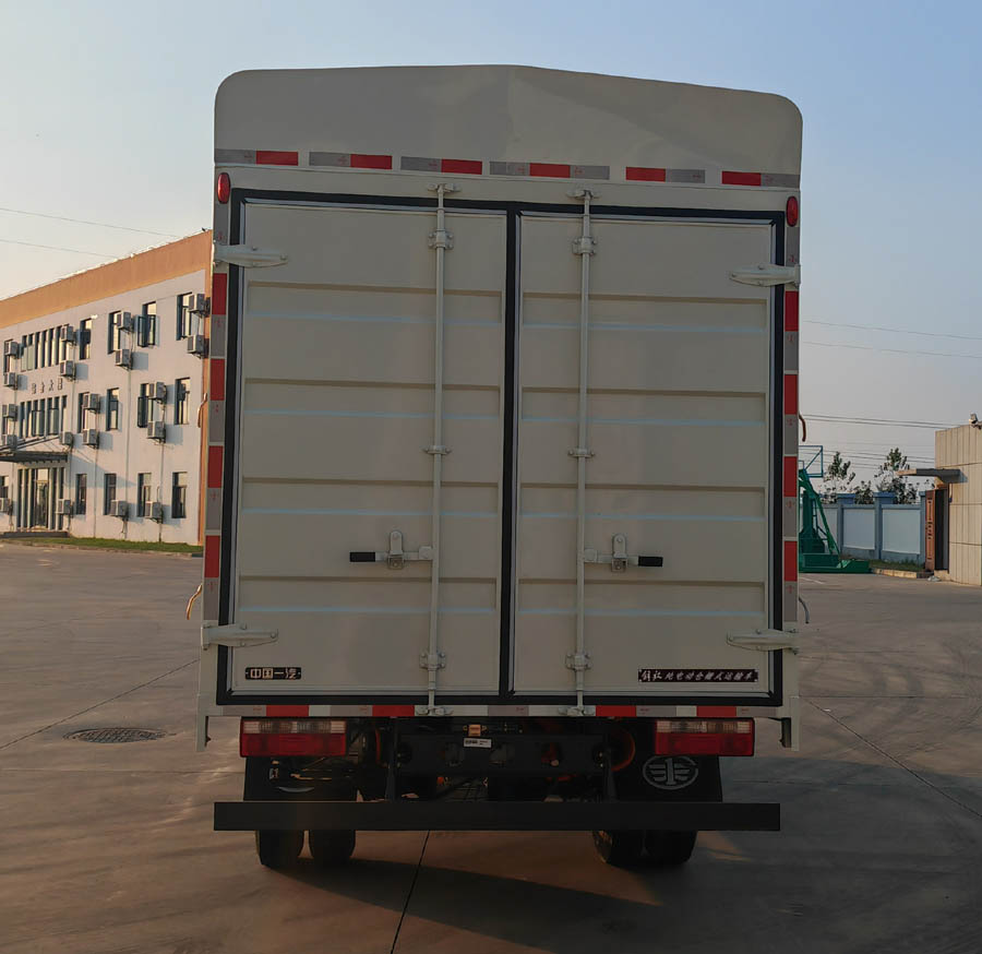 解放牌CA5048CCYP40L2BEVA85純電動(dòng)倉(cāng)柵式運(yùn)輸車公告圖片