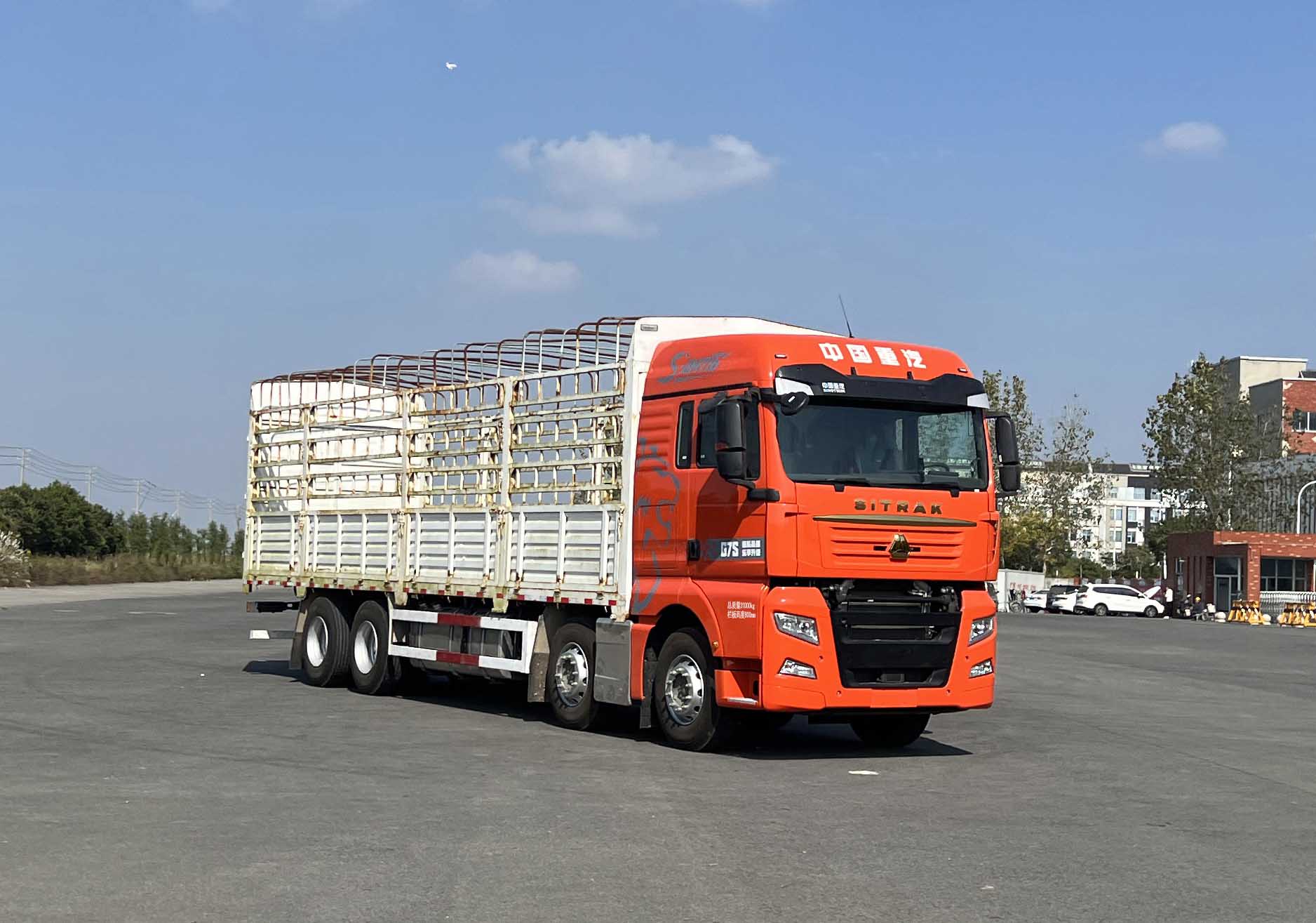 汕德卡牌ZZ5316CCYY466HF1倉(cāng)柵式運(yùn)輸車公告圖片