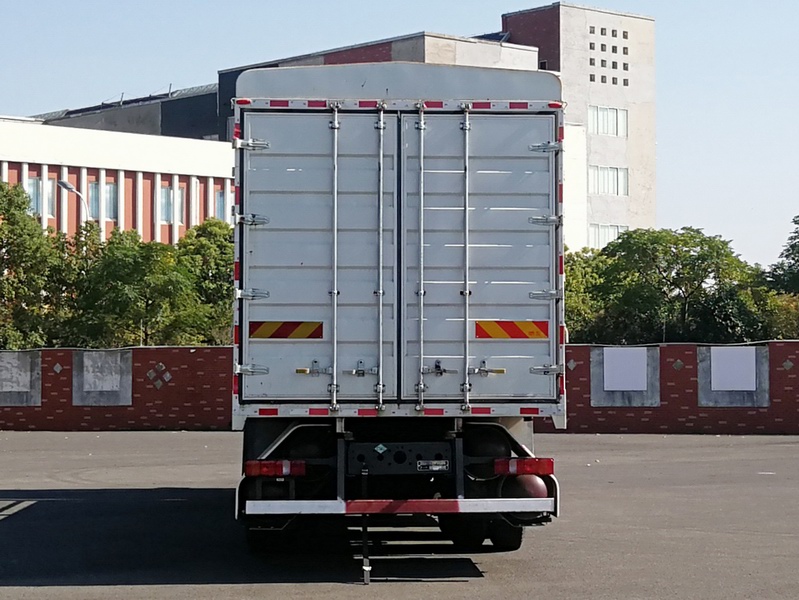 豪沃牌ZZ5317CCYV446KF1C倉柵式運(yùn)輸車公告圖片