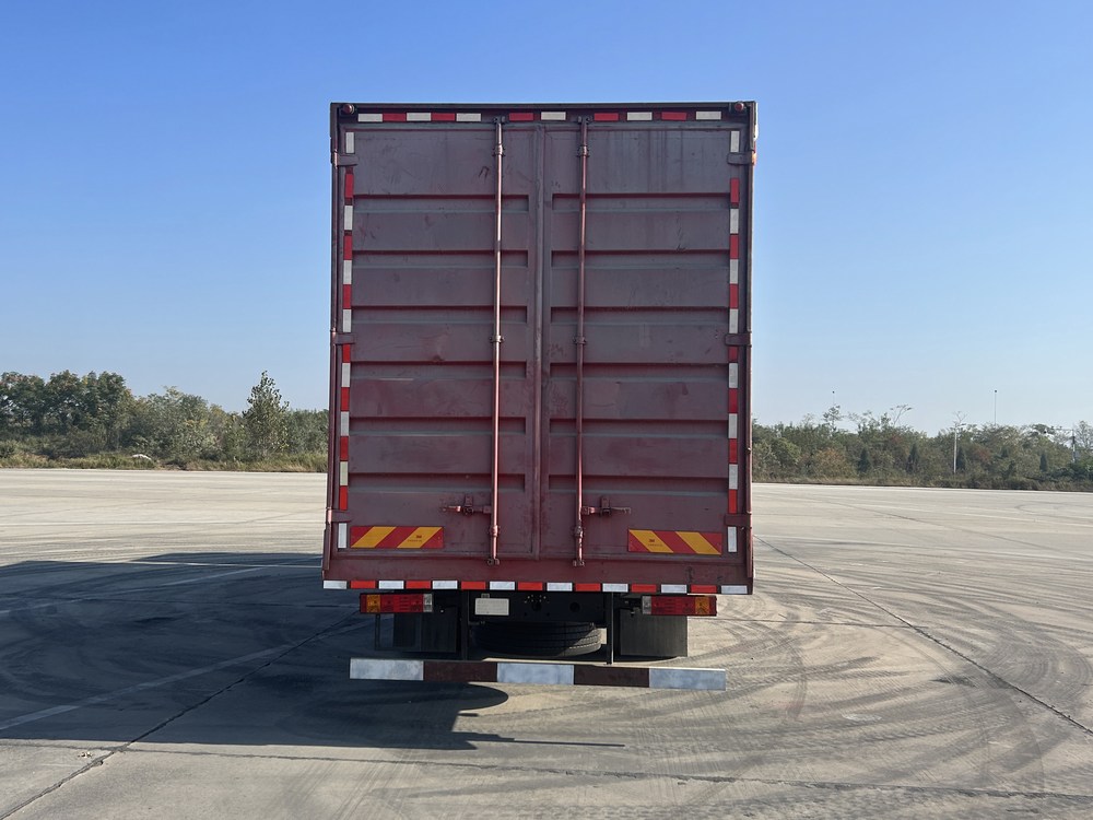 陜汽牌SX5186XXYMP67211廂式運(yùn)輸車(chē)公告圖片