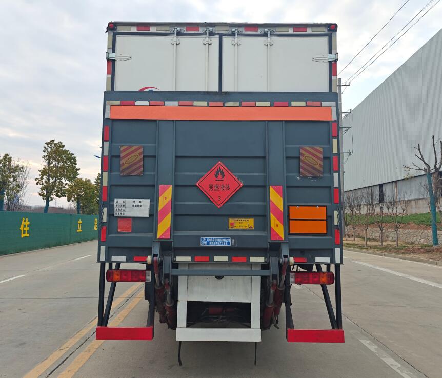 程力威牌CLW5261XRYCDP易燃液體廂式運(yùn)輸車公告圖片