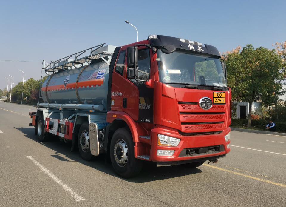 卡特利牌HTT5261GFWCA6腐蝕性物品罐式運(yùn)輸車(chē)