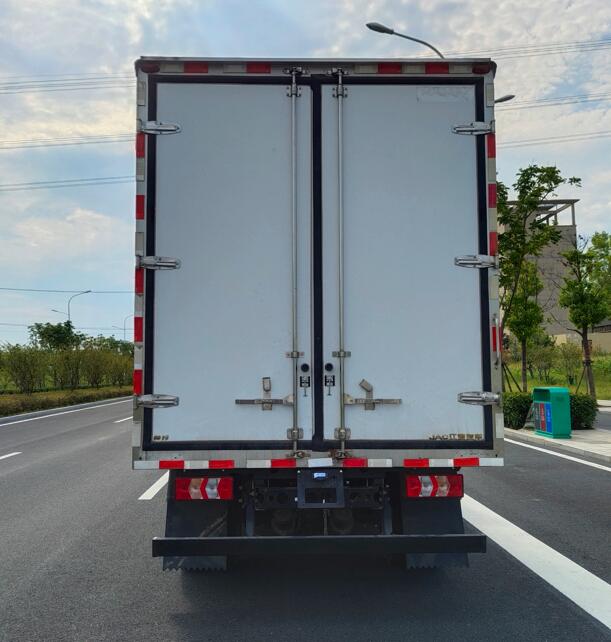 江淮牌HFC5043XLCPHEV3插電式混合動力冷藏車公告圖片