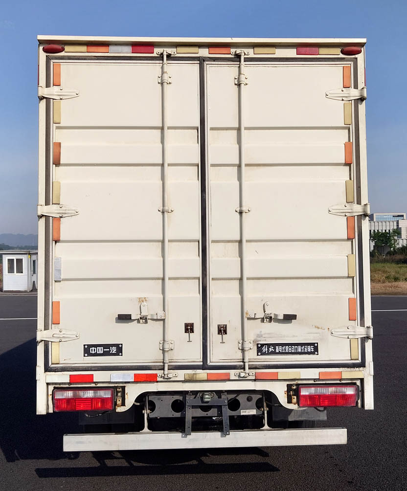 解放牌CA5040XXYP40K51L2E6PHEVA84插電式混合動(dòng)力廂式運(yùn)輸車(chē)公告圖片