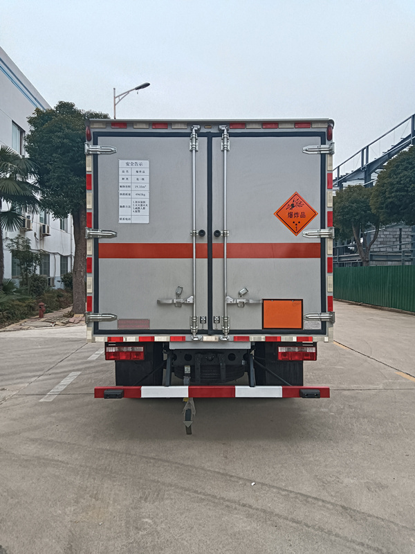 紅宇牌HYZ5090XQYEQ爆破器材運(yùn)輸車公告圖片