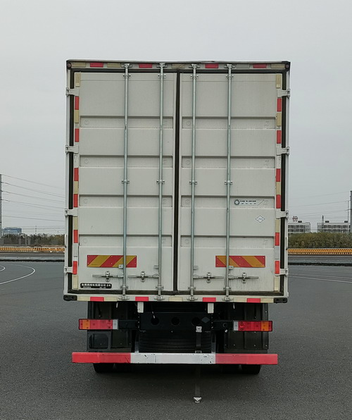 東風(fēng)牌DFH5180XXYE26廂式運(yùn)輸車公告圖片
