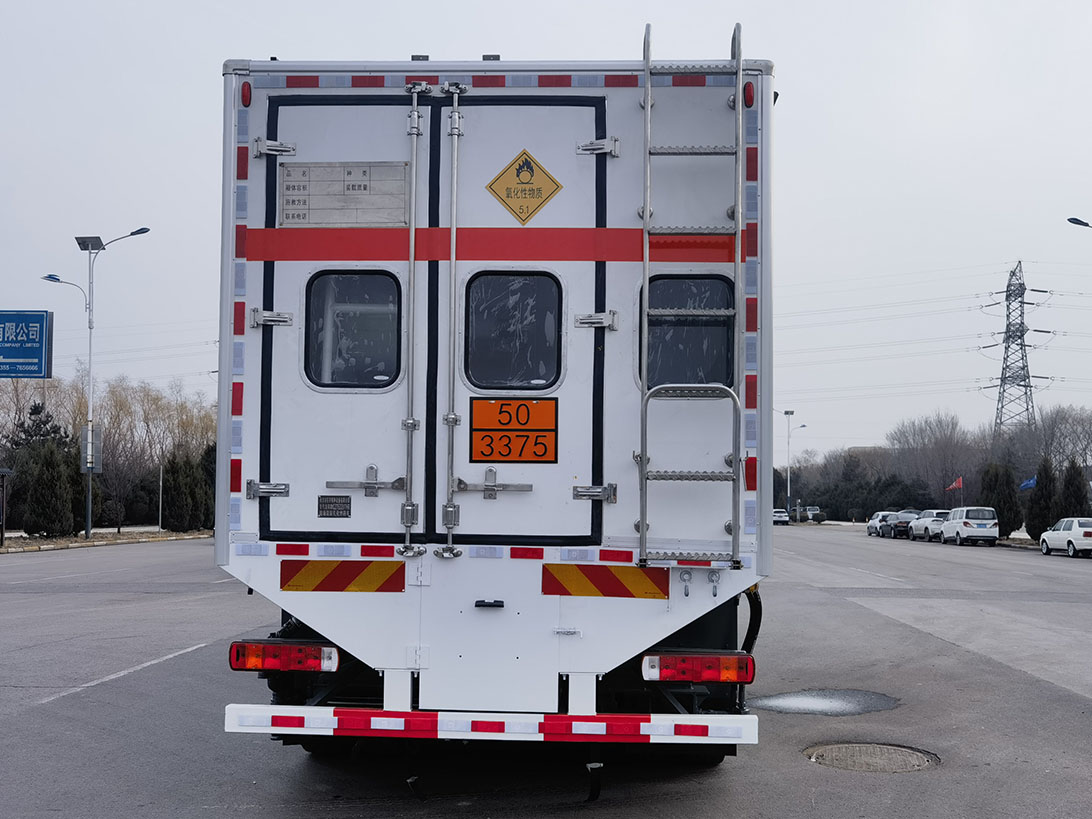 專汽龍祥牌CZT5320THR現(xiàn)場(chǎng)混裝乳化炸藥車公告圖片