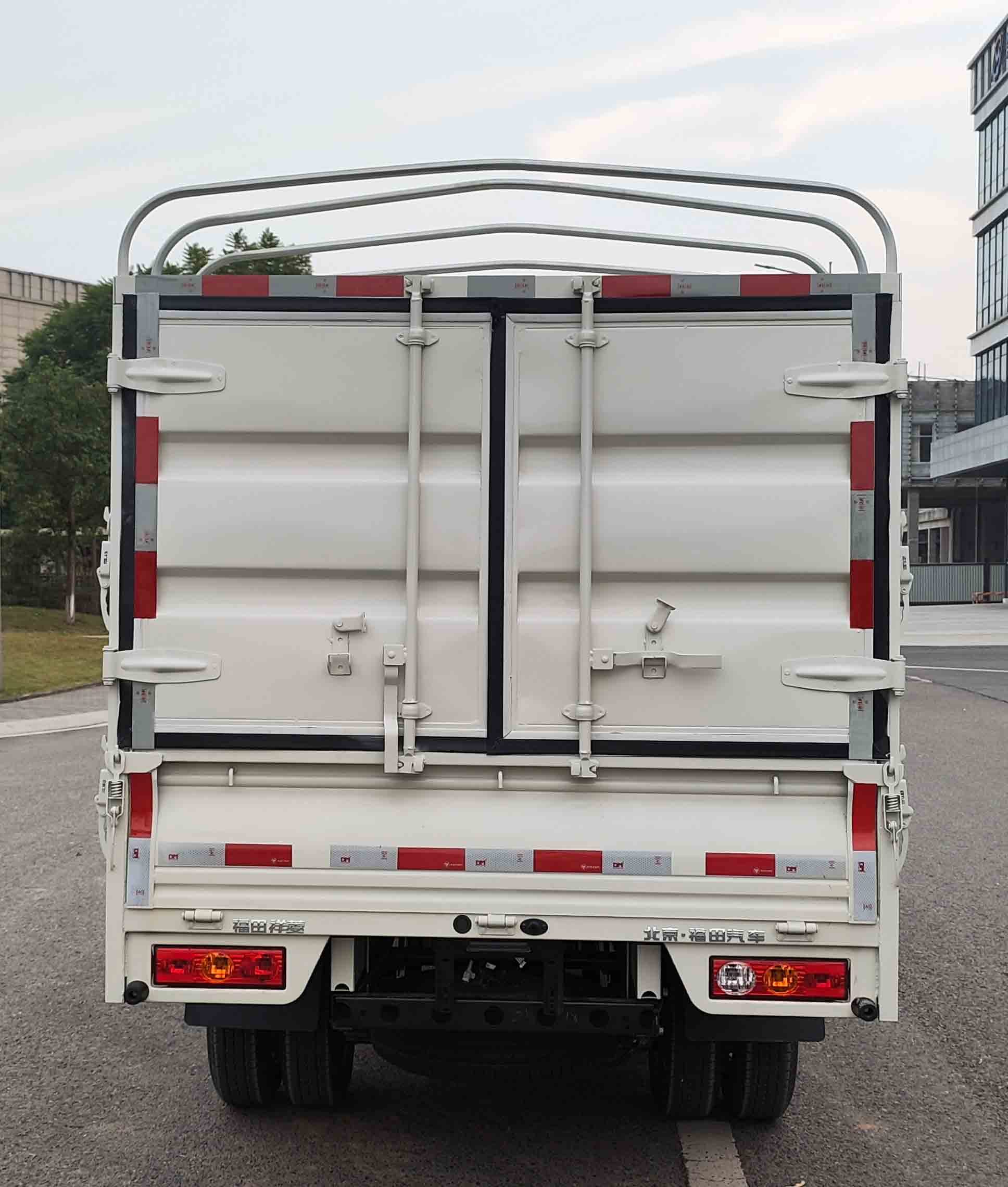 福田牌BJ5031CCY4AV4-64倉柵式運輸車公告圖片