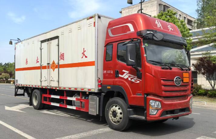 程力威牌CLW5182XQYCDP爆破器材運輸車公告圖片