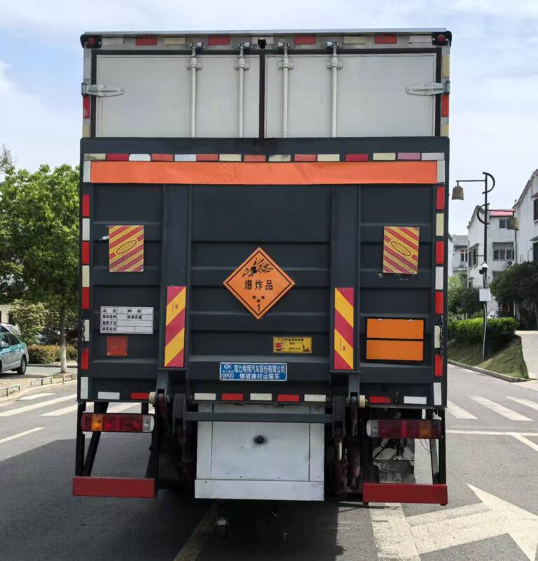 程力威牌CLW5182XQYCDP爆破器材運輸車公告圖片