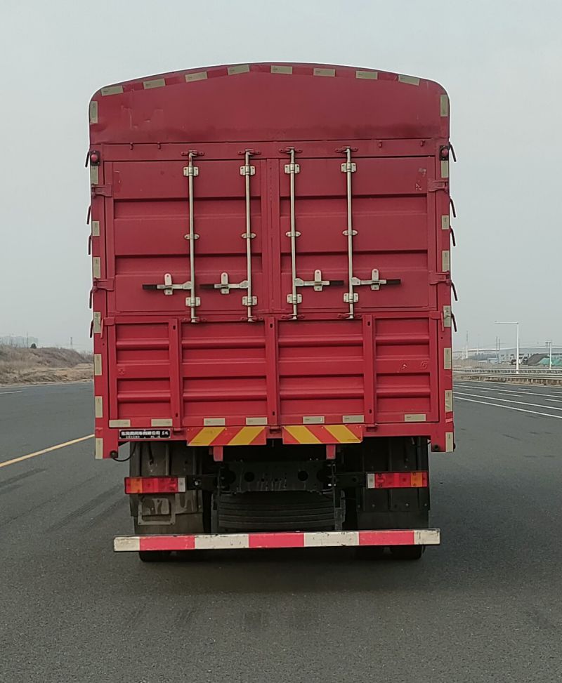 東風(fēng)牌DFH5320CCYC1倉柵式運(yùn)輸車公告圖片