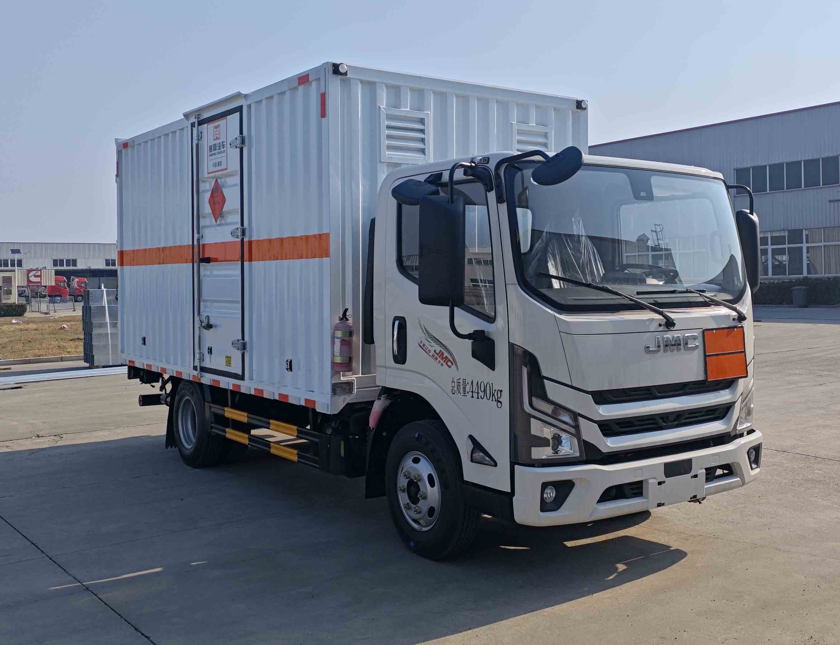 襄鑫鼎牌XDV5044XRQJ6易燃氣體廂式運輸車公告圖片