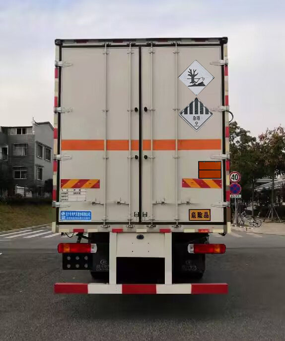 程力威牌CLW5262XZWCDP雜項危險物品廂式運(yùn)輸車公告圖片