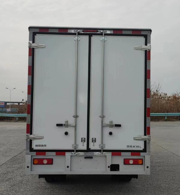 創(chuàng)維牌NJL5033XXYEVC2純電動(dòng)廂式運(yùn)輸車公告圖片