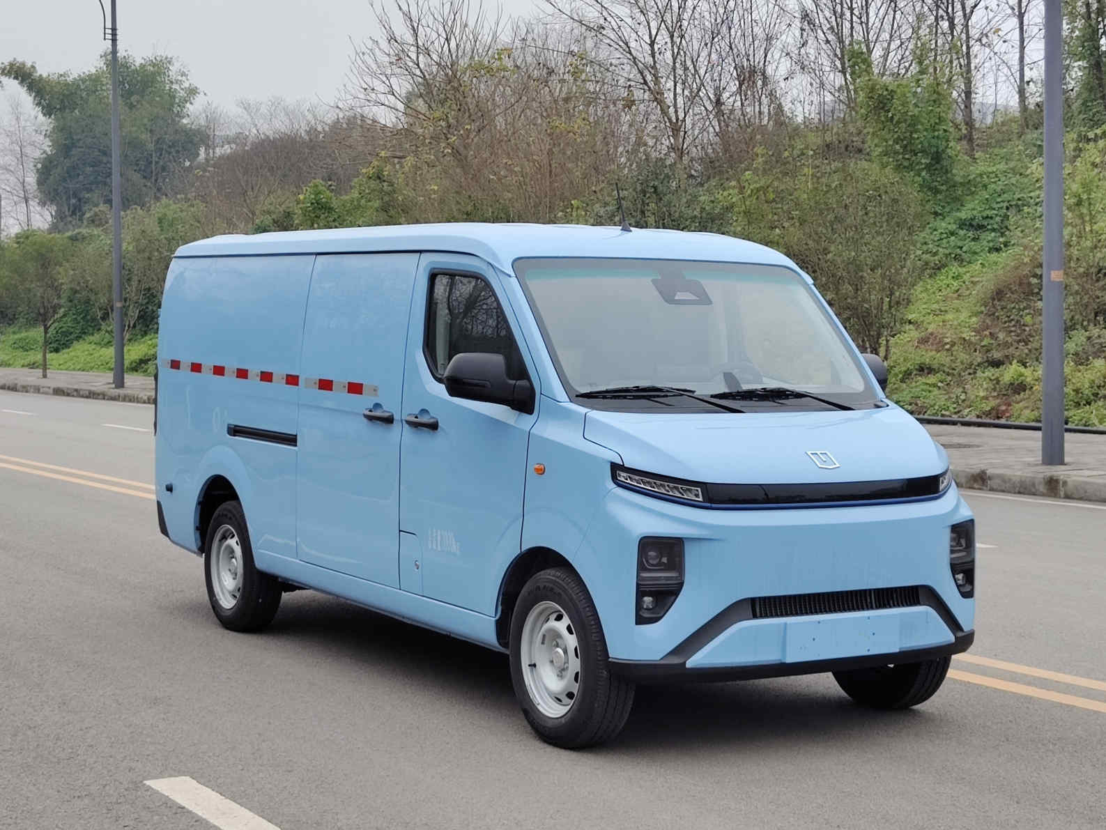 遠(yuǎn)程牌DNC5032XXYSEVGP2換電式純電動廂式運(yùn)輸車公告圖片