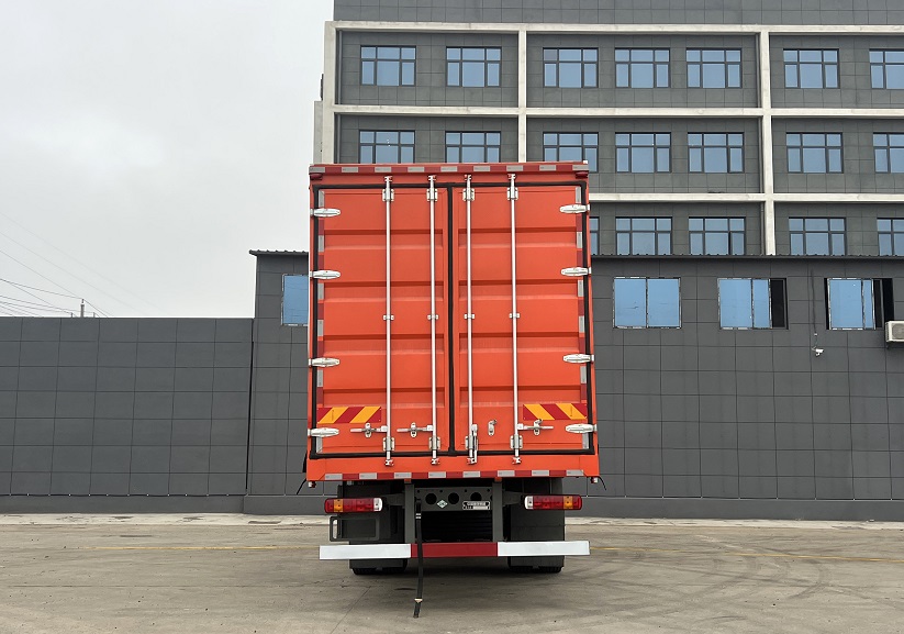 豪沃牌ZZ5187XXYN711GF1L-1廂式運(yùn)輸車公告圖片