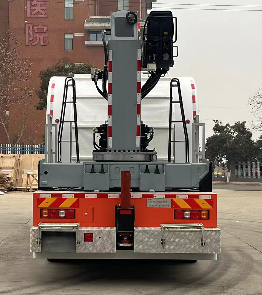 寶石機(jī)械牌BSJ5251TCS測(cè)試井架車公告圖片