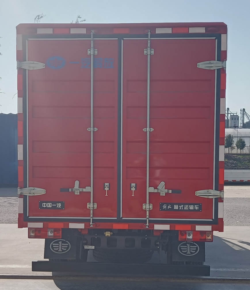 解放牌CA5030XXYP40Q02LE6A84廂式運(yùn)輸車公告圖片