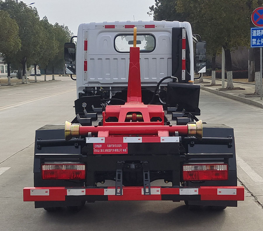 邁德盛牌YAD5045ZXXEQ6車廂可卸式垃圾車公告圖片