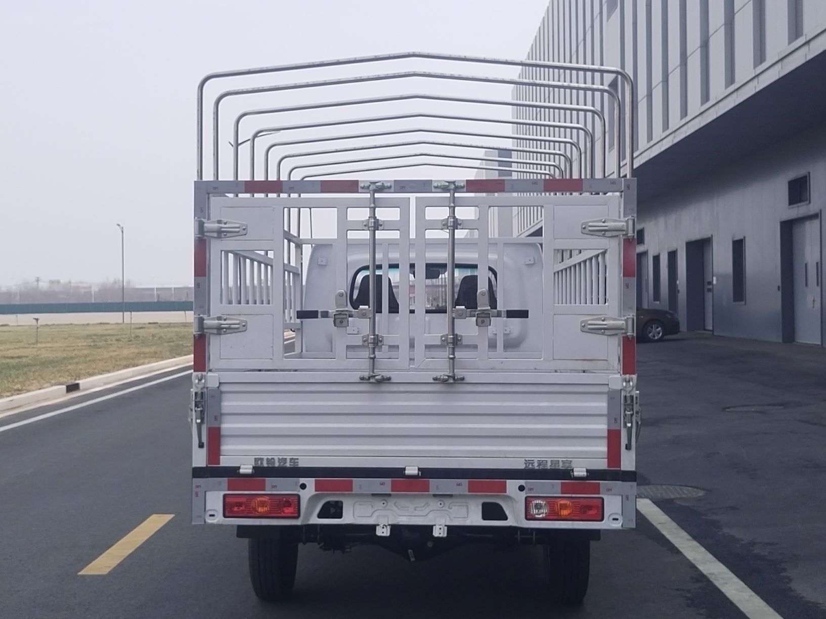 遠(yuǎn)程牌ZB5032CCYBEVGDP0純電動(dòng)倉柵式運(yùn)輸車公告圖片