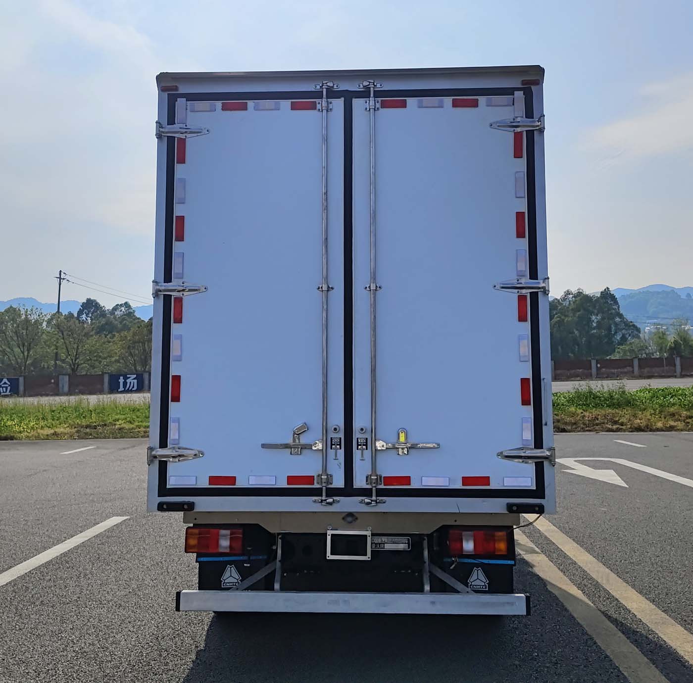 豪沃牌ZZ5047XLCH3414Z146BEVD1純電動(dòng)冷藏車公告圖片