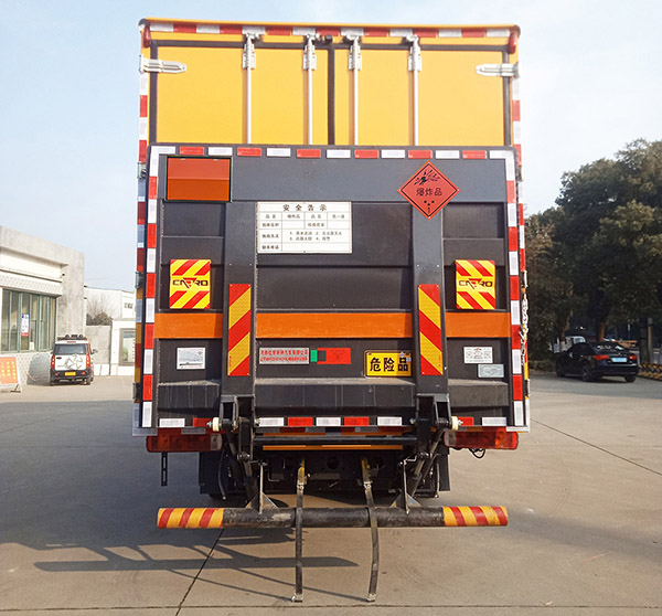 紅宇牌HYZ5181XQYBJ爆破器材運輸車公告圖片