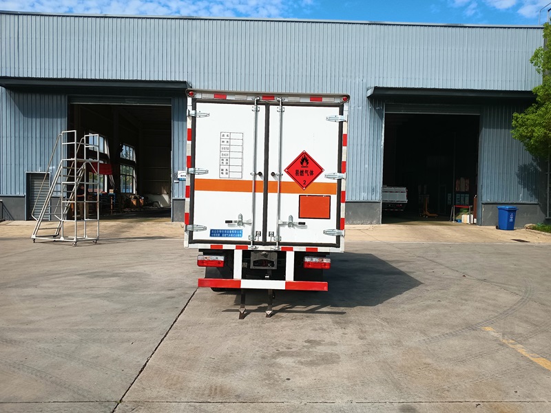 卡特利牌HTT5045XRQEQ6易燃?xì)怏w廂式運(yùn)輸車公告圖片