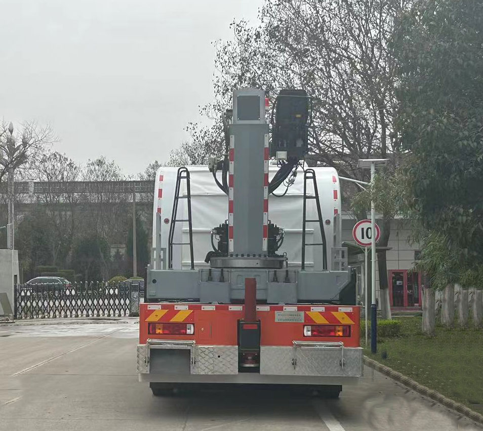 寶石機(jī)械牌BSJ5252TCS測試井架車公告圖片