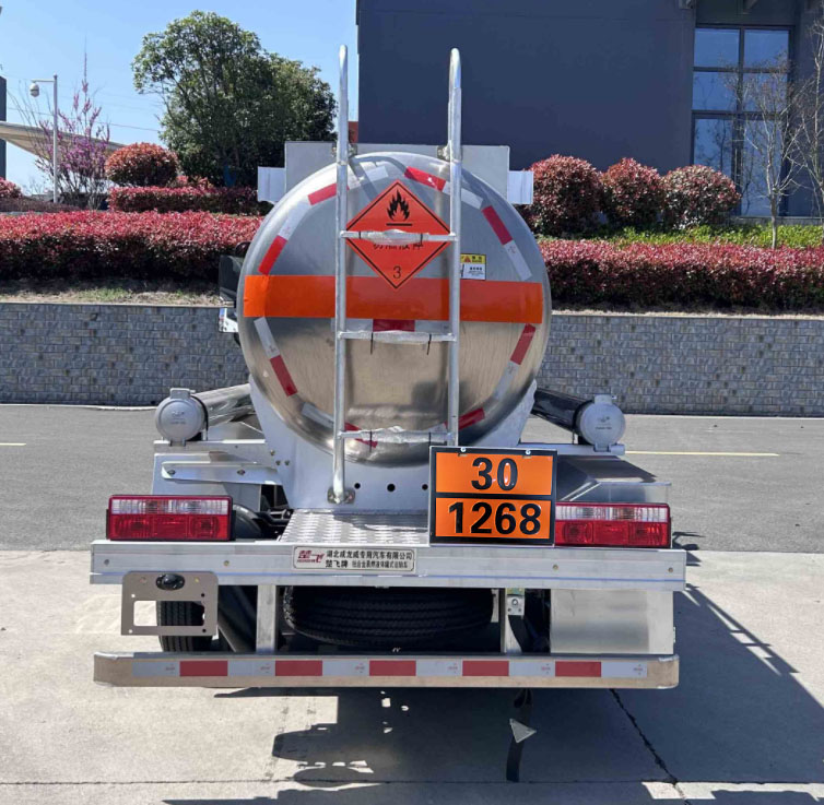 楚飛牌CLQ5045GRY6EA鋁合金易燃液體罐式運(yùn)輸車公告圖片