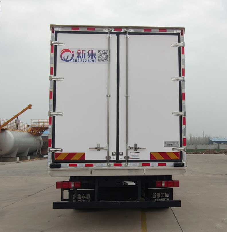 新集冷藏牌LXJ5183TSC鮮活水產(chǎn)品運輸車公告圖片