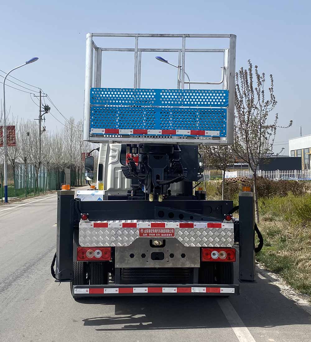 帝宏牌YTH5041XJX6BJ抽油機(jī)檢修車公告圖片