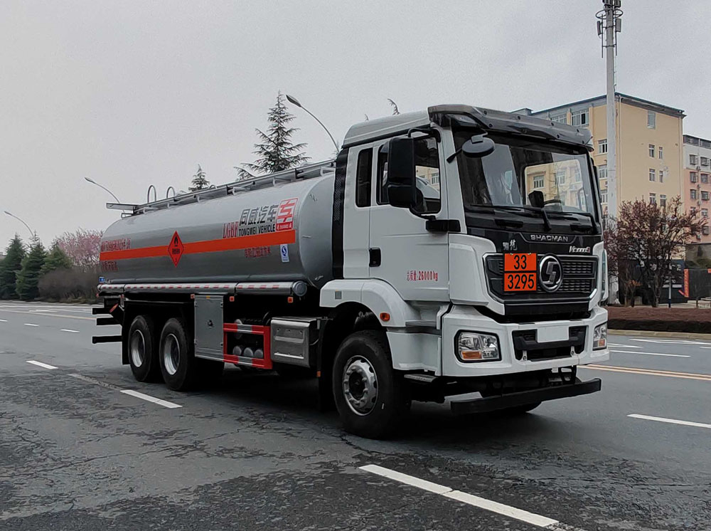 專威牌HTW5260GRYSN6易燃液體罐式運(yùn)輸車公告圖片