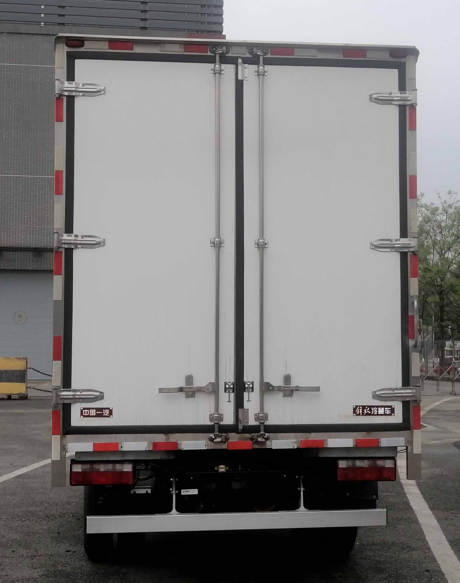 解放牌CA5048XLCP40L2BEVA85純電動(dòng)冷藏車公告圖片