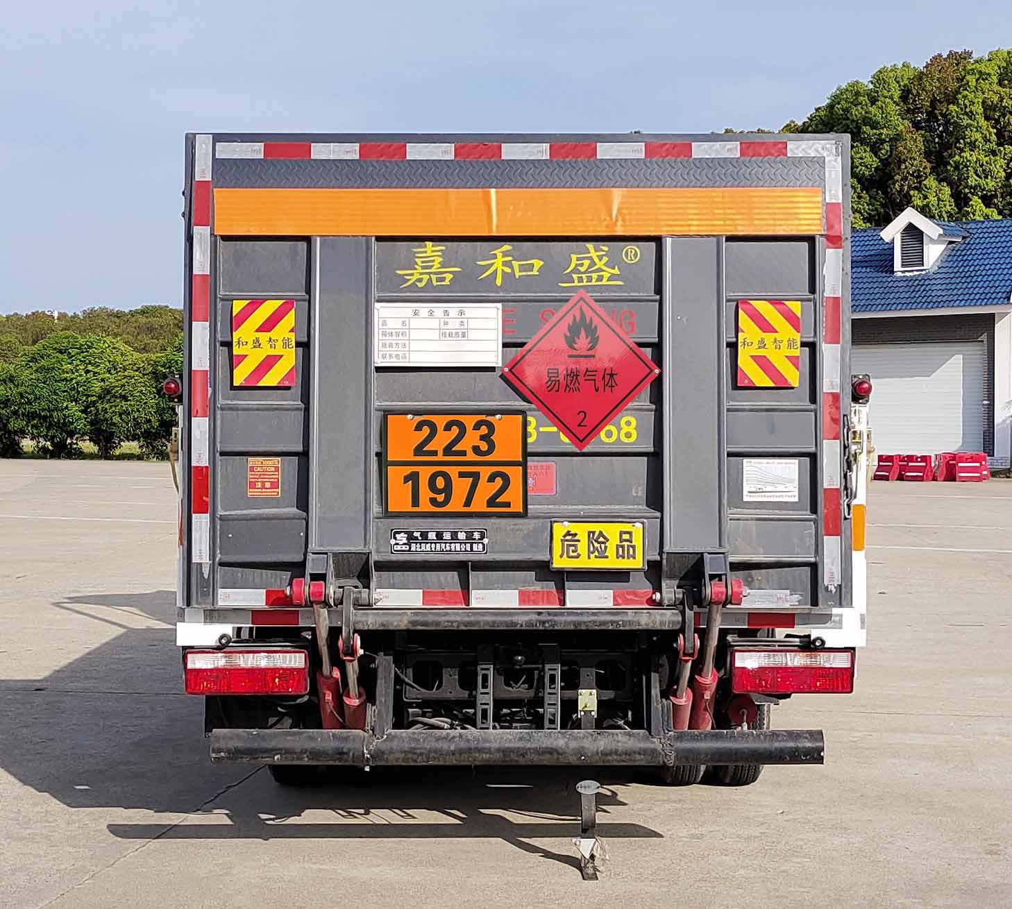 專威牌HTW5041TQPE6氣瓶運輸車公告圖片