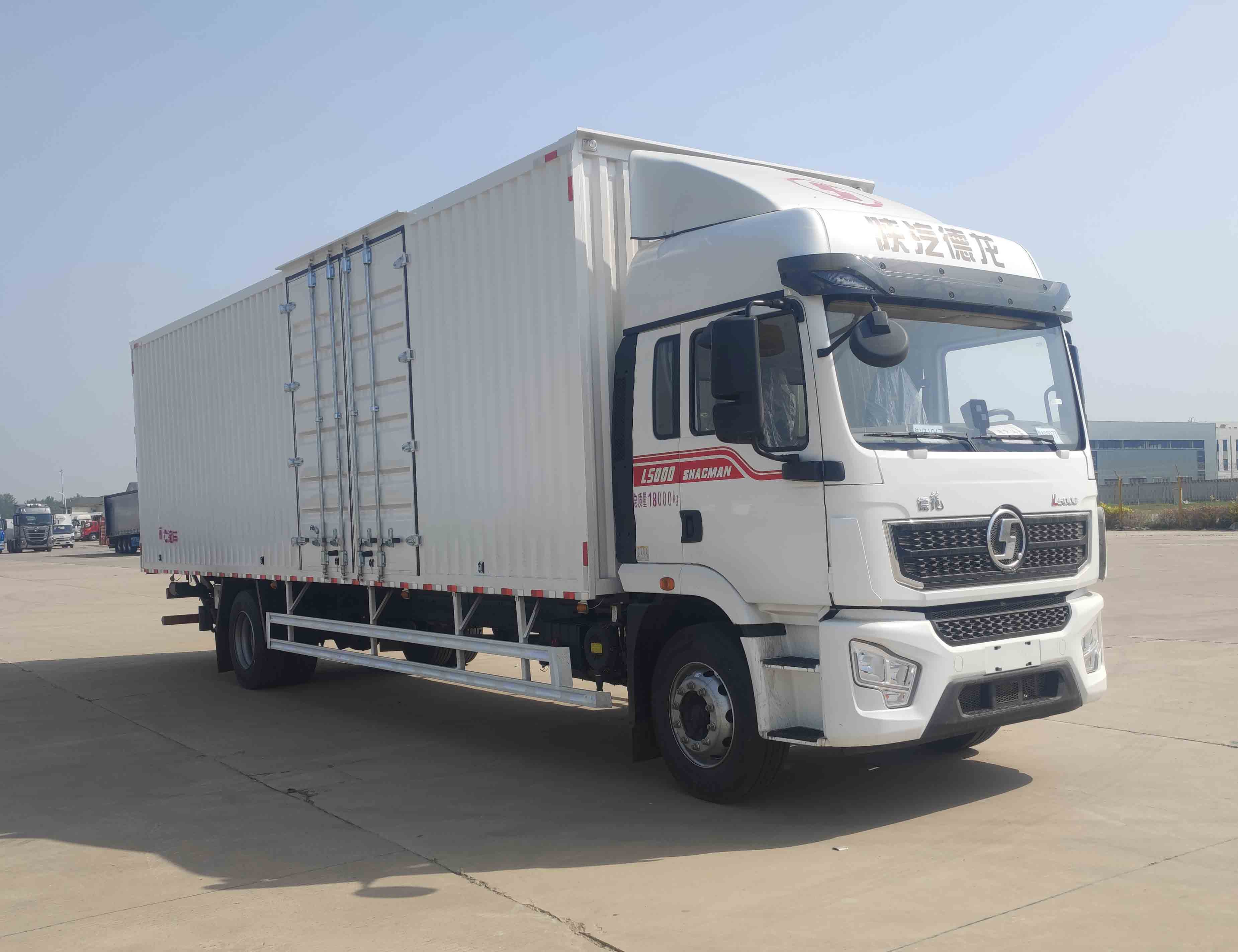 陜汽牌SX5189XXYLA721F4廂式運(yùn)輸車公告圖片