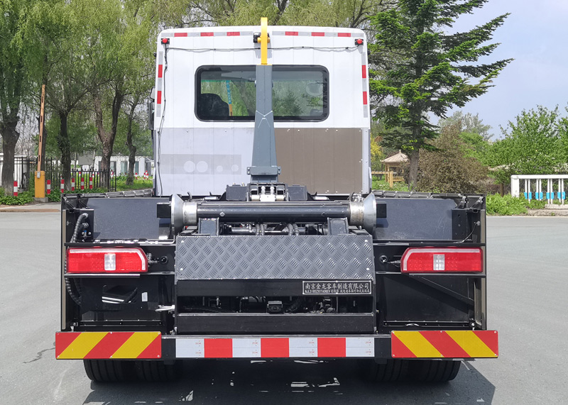 創(chuàng)維牌NJL5180ZXXTADBEV純電動車廂可卸式垃圾車公告圖片