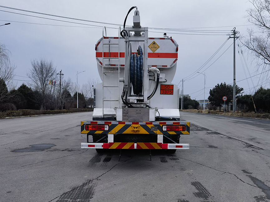 專汽龍祥牌CZT5321THR現(xiàn)場混裝乳化炸藥車公告圖片